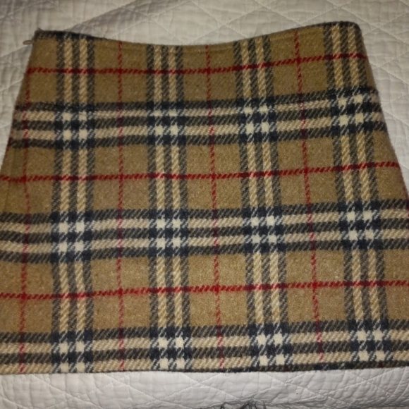Authentic Vintage Burberry Skirt - Picture 2 of 6